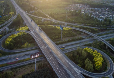 Urban three-dimensional intersection bridge